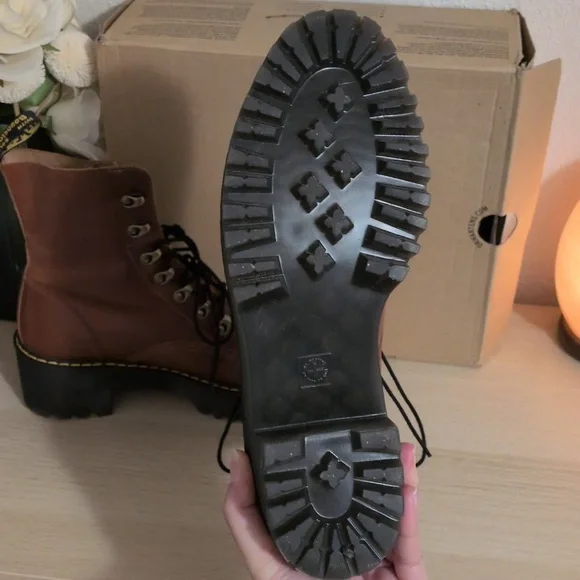 Dr Martens Leona Combat Boots In Saddle Tan Farrier Leather Sz 10 Like New W/Box - Picture 12 of 15